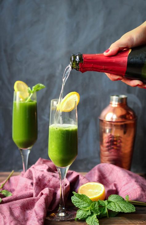 Lemon Mint Matcha Champagne Mimosa Bar Recipe, Green Tea Cocktail, Best Mimosa Recipe, Gluten Free Cocktails, Mimosa Drink, Green Cocktails, Themed Cocktails, St Patricks Day Drinks, Green Tea Drinks