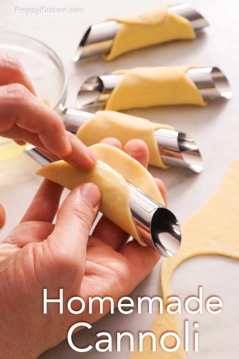 Canoli Shell Recipe, Canolli Recipe, Canolis Recipe, Cannoli Recipe Easy, Homemade Cannoli Recipe, Homemade Cannoli, Italian Cannoli, Italian Biscuits, Cannoli Shells