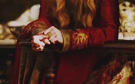 Cersei Aesthetic, Cersei Lannister Aesthetic, Asoiaf Characters, Lannister Aesthetic, Queen Guinevere, Asoiaf Aesthetic, Blonde Hair Green Eyes, House Lannister, Royalty Aesthetic