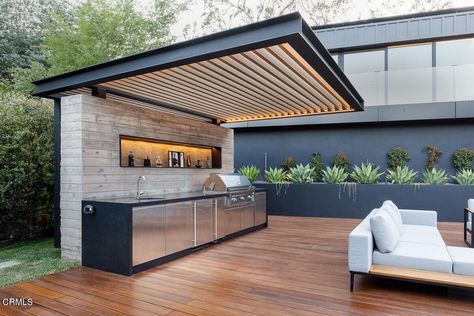 Outdoor Bbq Area, Home Nails, Modern Outdoor Kitchen, Nails Home, Build Outdoor Kitchen, Outdoor Bbq Kitchen, Rooftop Design, Modern Backyard Landscaping, Outdoor Kitchen Island