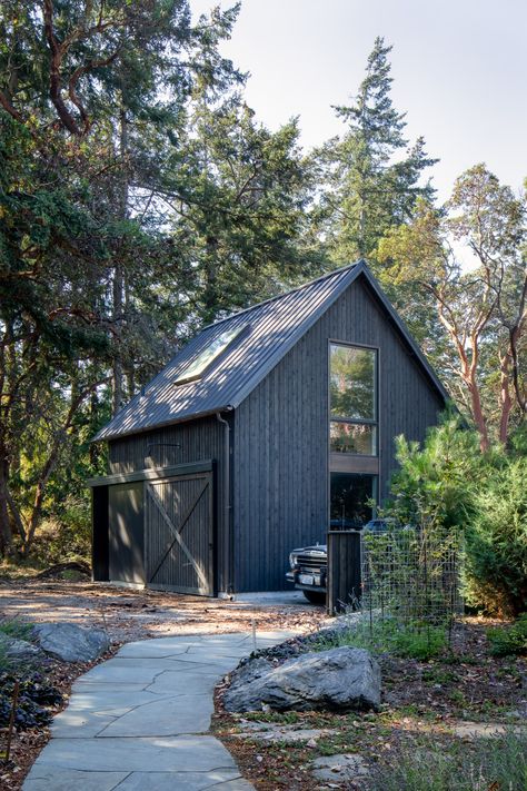 Wooden Home Exterior, Unique Cabin Design Exterior, Modern Cabin Exterior Architecture, Modern Cabin With Garage, Cabin With Breezeway To Garage, Barn Loft Apartment Scandinavian, Farm Cabin, Retreat House, Modern Garage