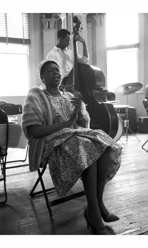 Dinah Washington “NEWPORT’58” | © Jazzinphoto Dinah Washington singing at a rehearsal during  Newport Jazz Festival, Rhode Island, 1958 Dinah Washington, Newport Jazz Festival, Jazz Cat, Ted Williams, Jazz Art, Jazz Artists, Duke Ellington, Blues Artists, Jazz Musicians