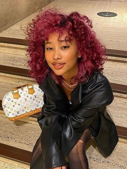 Hair Colour Inspo, Blasian Girl, Curly Pink Hair, Girl With Pink Hair, Ancient Chinese Clothing, Pelo Afro, Color Inspo, Hair Inspo Color, Hair Colour