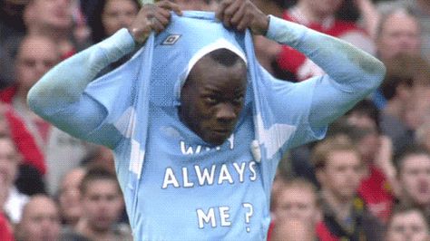 New party member! Tags: soccer manchester city mcfc man city balotelli mario balotelli why always me? why always me Why Always Me, Mario Balotelli, Hiking Gif, Goal Celebration, Liverpool Players, Football History, Funny Video Clips, Newest Trends, Manchester City