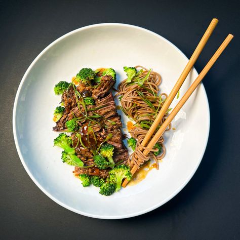 Slow Cooker Mongolian Beef, Golo Recipes, Golo Diet, French Soup, Top Sirloin Steak, Mongolian Beef, Soba Noodles, Steamed Broccoli, Banh Mi