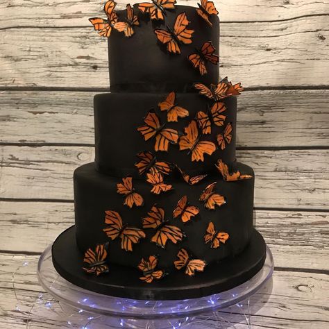 Orange Butterfly Cake, Black Cake Two Tier, Black Cake With Butterflies, Black Butterfly Cake, Orange And Black Cake, Nature Inspired Birthday Cake, Monarch Butterfly Cake, Bolo Black, Punk Wedding