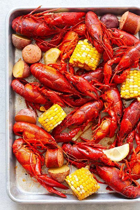 Crawfish Recipe, Crawfish Dishes, Crawfish Boil Recipe, Live Crawfish, Shrimp And Crab Boil, Fish Boil, Valentines Recipes, Crawfish Recipes, Cajun Crawfish