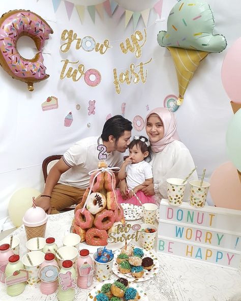 DIY DONUT TOWER CAKE ; TWO SWEET ; GROW UP TWO FAST Donut Grow Up Two Fast Party, Diy Donut Tower, Bluey Twoey, Donut Tower Cake, School Birthday Treats, 2nd Birthday Photos, Donut Tower, Diy Donut, Tower Cake