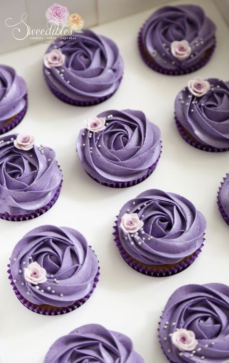 Cupcakes Lila, Purple Cupcakes Ideas, Violet Cupcakes, Deco Cupcake, Violet Cakes, Cupcakes Fondant, Elegant Cupcakes, Lavender Cake, Purple Cupcakes