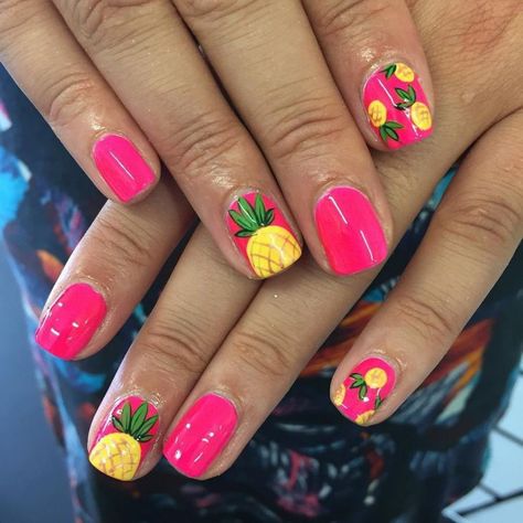 Nails Pinapple Summer, Summer Pedi Ideas, Pineapple Pedicure, Pineapple Manicure, Funky Spring Nails, Pineapple Nail Design, Funny Nail Art, Pineapple Nail Art, Pineapple Nails