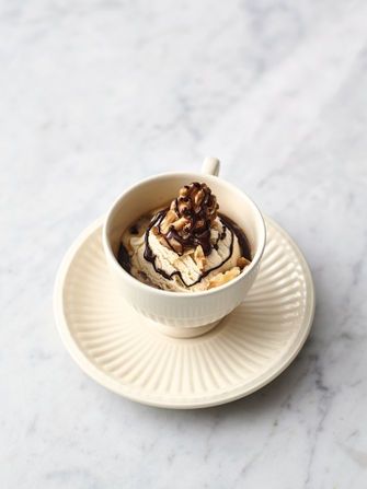 Walnut-whip affogato Walnut Whip, Hot Chocolate Sauce, Easy Pudding Recipes, Easy Puddings, Making Cold Brew Coffee, Jamie Oliver Recipes, 5 Ingredient Recipes, Köstliche Desserts, Gluten Free Chocolate