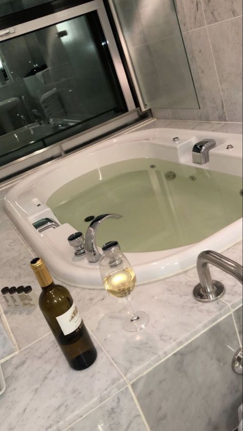 Famous Lifestyle, Rich Girl Aesthetic, Photography Pics, Bad Boy Aesthetic, Story Ideas Pictures, Relationship Goals Pictures, Dream Lifestyle, Bath Tub, Fake Story