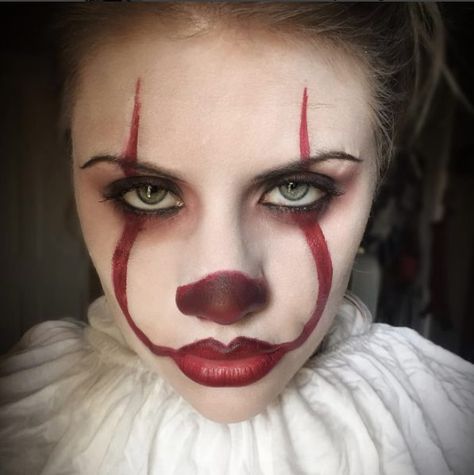 It Make Up Halloween, Clown Makeup Pennywise, Pennywise Make Up Female, Easy Penny Wise Makeup, Scary Halloween Clown Makeup, Pennywise Makeup Boy, Scary Face Paint Ideas, Face Painting Scary, Scary Halloween Face Paint