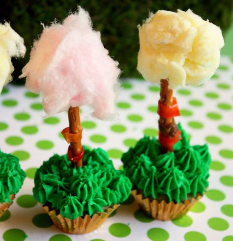 Truffula Tree Cupcakes! #DrSeuss #TheLorax Lorax Trees, Lorax Birthday, Lorax Party, Truffula Tree, Truffula Trees, Seuss Party, Dr Seuss Birthday, Treat Ideas, White Cake Mixes