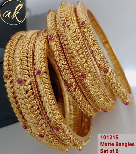 Rajasthani Gold Bangles, Fancy Bangles, Gold Bangles Indian, Antique Necklaces Design, Diamond Accessories, Gold Bangles For Women, New Gold Jewellery Designs, Gold Bangle Set, Bridal Jewellery Design