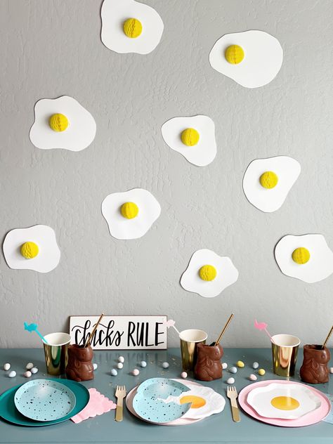 An Egg-cellent Easter – Klos + Co Easter Appetizers Easy, Chicken Party, Birthday Breakfast Party, Kids Brunch, Edible Confetti, Egg Party, No Egg Desserts, Farm Themed Party, Easter Appetizers