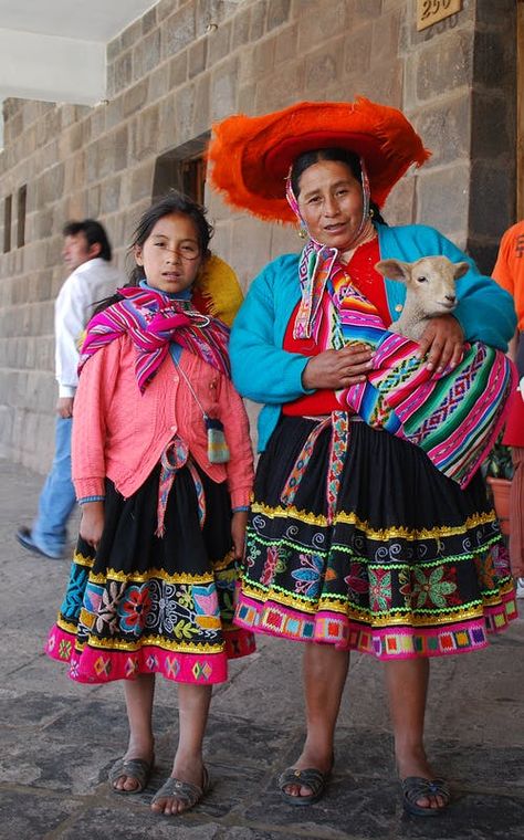 Peru Clothing, Peruvian Clothing, Photographer Pictures, Types Of Hats, Photography Images, Unique Hats, Full Skirts, Free Photography, Winter Hats For Women