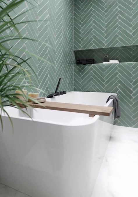 Bad Inspiration, Herringbone Tile, Bathroom Goals, 아파트 인테리어, Upstairs Bathrooms, Family Bathroom, Green Bathroom, Bathroom Renos, Dream Bathroom