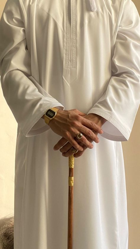 Thobes Men, Men Outfits Aesthetic, Muslim Men Clothing, Kaftan For Men, Arab Men Fashion, Mens Aesthetic, Stylish Men Wear, Muslimah Wedding, Mens Business Casual Outfits