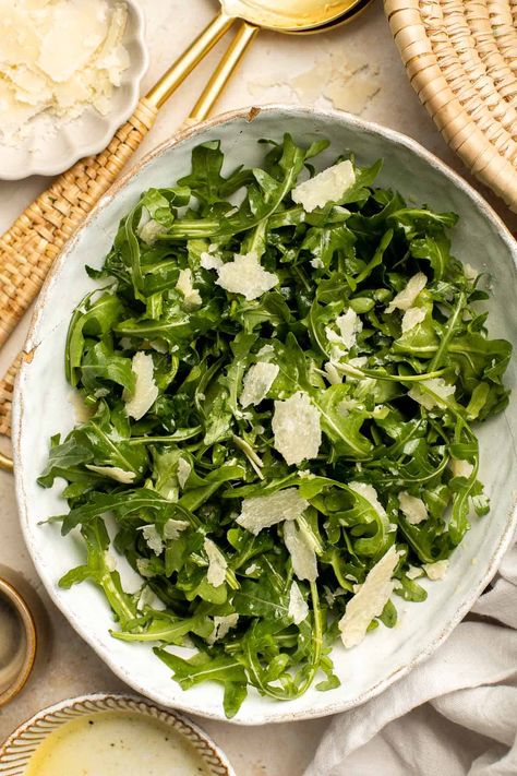 Arugula Salad Tapas Style Dinner Party, Side Salad Italian, Italian Dinner Party Salad, Italian Party Dishes, Italian Summer Lunch Party, Italian Christmas Lunch, Bbq Lunch Ideas Parties, 30th Birthday Menu Ideas, Spring Dinner Party Ideas