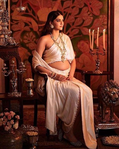 Pregnant Saree, Indian Pregnancy Photoshoot, Prego Photoshoot, Indian Maternity, Pregnancy Fashion, Maternity Photoshoot Poses, Maternity Photography Poses, Indian Photoshoot, Pregnancy Looks