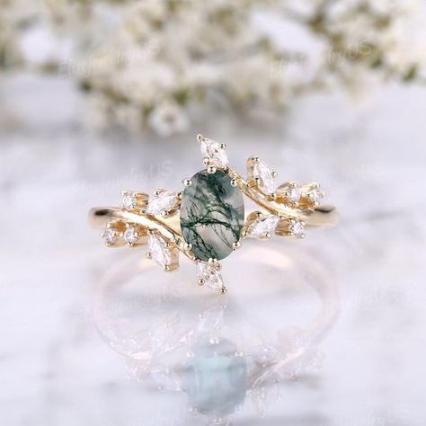 خواتم خطوبة, قلادات متدلية, Engagement Ring Gold, Pretty Engagement Rings, Dream Wedding Ring, Smaragd Ring, Nature Inspired Engagement Ring, Moss Agate Engagement Ring, Green Gemstone Ring