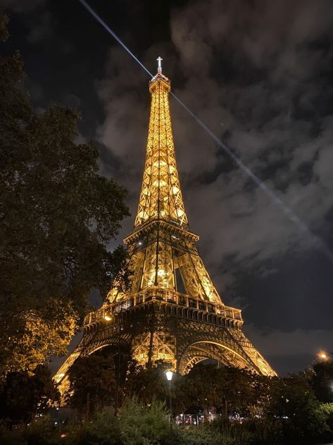 Aesthetic France Pictures, Travel Paris Aesthetic, France Vision Board, Parisian Aesthetic Wallpaper, Most Aesthetic Wallpaper, Torre Eiffel Aesthetic, Paris At Night Wallpaper, Pairs Wallpaper, France Wallpaper Aesthetic