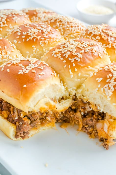 These gooey sloppy joe sliders full of tender ground beef on sweet Hawaiian rolls, then baked until warm and golden brown. Make these sliders for an easy dinner, party appetizer or tailgating party. Sloppy Joe Sliders Hawaiian Rolls, Hawian Rolls, Sliders With Hawaiian Rolls, Sliders Hawaiian Rolls, Bbq Pineapple Chicken, Recipes With Hawaiian Rolls, Dinner Party Appetizer, Ground Beef Ideas, Ground Beef Sliders