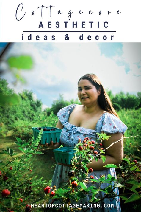 A cottagecore woman is dressed in a floral summer dress holding picked blackberries in baskets. Cottagecore Aesthetic Decor, What Is Cottagecore, Cottagecore Lifestyle, Cottagecore Life, Cottagecore Living, Cottagecore Decor, Cottage Core Aesthetic, Aesthetic Decor, Cottagecore Aesthetic