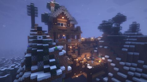 Minecraft Snow Mountain House, Minecraft Snowy Mountain House, Minecraft Building Ideas Snow Biome, Minecraft Houses Snow Biome, Snowy Minecraft House, Big Minecraft Houses, Comfy House, Minecraft House, Snow Village