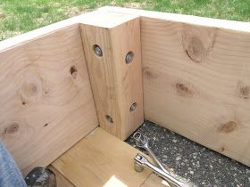 Dover Projects: How to Build a Sandbox with Seats Sandbox Plans, Build A Sandbox, Wooden Sandbox, Diy Sandbox, Outdoor Play Areas, Backyard Playground, Backyard For Kids, Kids Wood, Woodworking Videos