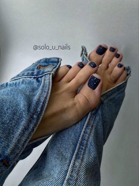 #nails #nailsdesign #weddingnails #nailsideas #quartznail Pedicure Trends, Beach Toe Nails, Blue Pedicure, Glitter Pedicure, Blue Toe Nails, Toenail Designs Summer, Toenail Designs, Navy Nails, Summer Pedicure