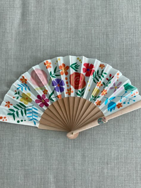 Fan Painting Ideas, Sip And Paint Picnic, Painting Projects For Kids, Fan Painting, Personalised Fans, Wildflowers Wedding, 심플한 그림, Painted Fan, Convention Gifts