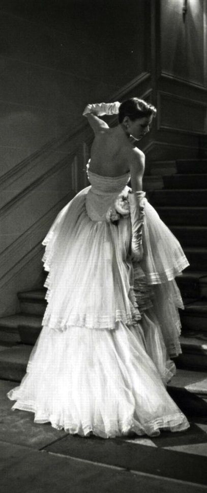 Christian Dior ~ 1950 Dior 1950, Dior Wedding Dresses, Dior Style, Jacques Fath, Glamour Vintage, Dior Forever, Look Retro, Dior Vintage, Dior Haute Couture