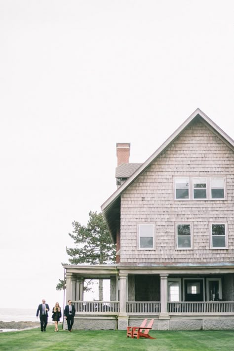 Maine Backyard Wedding, Maine Micro Wedding, Kennebunkport Maine Wedding, Cliff House Maine, Kennebunkport Wedding, Maine Wedding Ideas, Harpswell Maine, Cape Cod Weddings, Sparklers Wedding