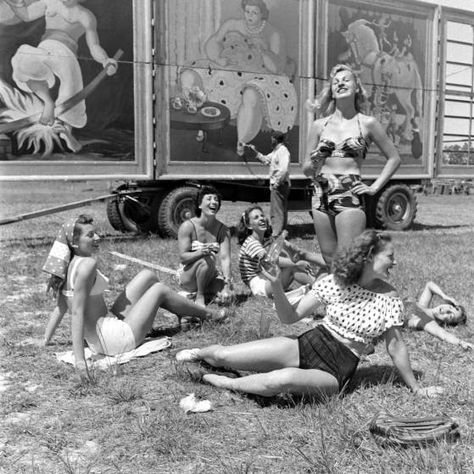 Ringling Bros. and Barnum & Bailey Circus, 1949. Nina Leen, Ringling Brothers Circus, Creepy Circus, Barnum Bailey Circus, Ringling Brothers, Circus Sideshow, Circus Performers, Big Top, Time Life