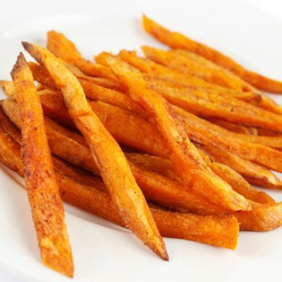 Copycat Red Robin French Fries Paleo Diet Recipes Breakfast, Maple Chili, Spicy Sweet Potato Fries, Chili Sweet, Paleo Diet Breakfast, Yam Fries, Actifry Recipes, Crispy Sweet Potato Fries, Sweet Potato Recipes Fries