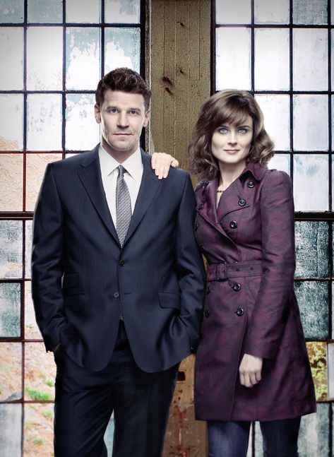 Mystery Tv Shows, Mystery Tv Series, Bones Tv Series, Spanish Projects, Booth And Brennan, Bones Tv Show, Tv Series To Watch, Time Lord, Movie Couples