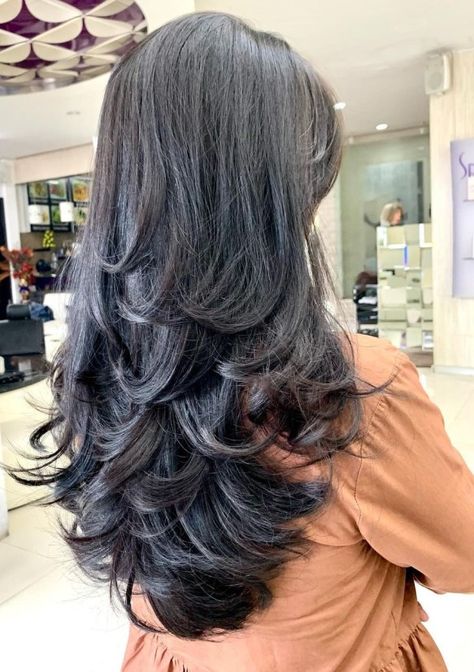 Haircuts For Long Hair With Layers, Hairstyles For Layered Hair, Long Dark Hair, Long Layered Haircuts, Haircuts For Medium Hair, Haircuts Straight Hair, Long Layered Hair, Haircuts For Long Hair, Hair Inspo Color