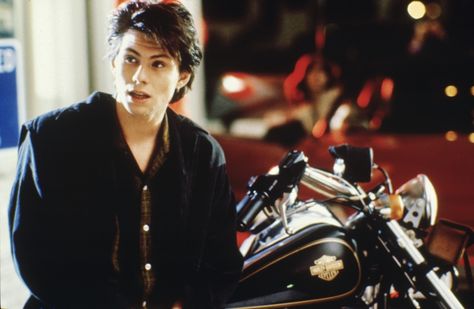 Christian Slater with motorbike in Heathers (1988) 90s Celebs, Christian Slater Heathers, Young Christian Slater, Jason Dean Heathers, Kou Mukami, Jd Heathers, Jd And Veronica, Jason Dean, Heathers Movie