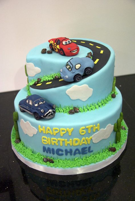 Movie Theme Cake, Race Track Cake, Cars Cake Design, Disney Cars Cake, Rodjendanske Torte, Mcqueen Cake, Cake Designs For Kids, Race Car Cakes, Cars Birthday Cake