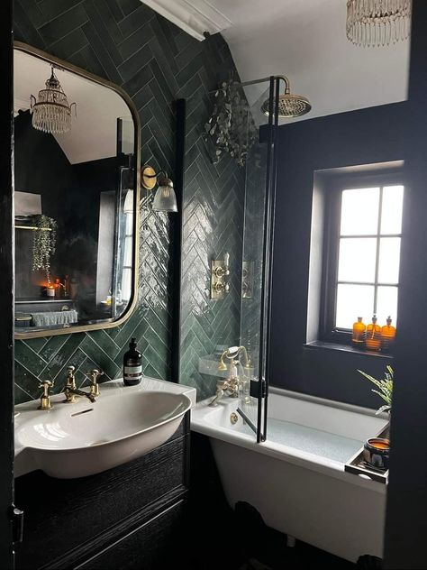 Green Herringbone Tile Bathroom, Herringbone Tile Bathroom, Dark Green Bathrooms, Spa Style Bathroom, Green Tile Bathroom, Spa Style, Style Bathroom, Bathroom Inspiration Decor, Hus Inspiration