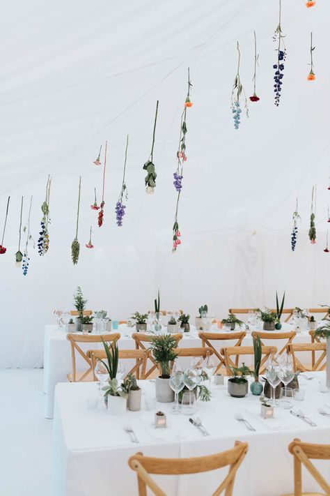 minimalist-botanical-wedding-in-a-london-backyard-miss-gen-photography-5 Wedding Backyard Decorations, Succulent Wedding Table, Wedding Table Garland, Rustic Wedding Decorations, Flowers Hanging, Minimalist Wedding Decor, London Wedding Venues, Simple Wedding Decorations, Wedding Table Flowers