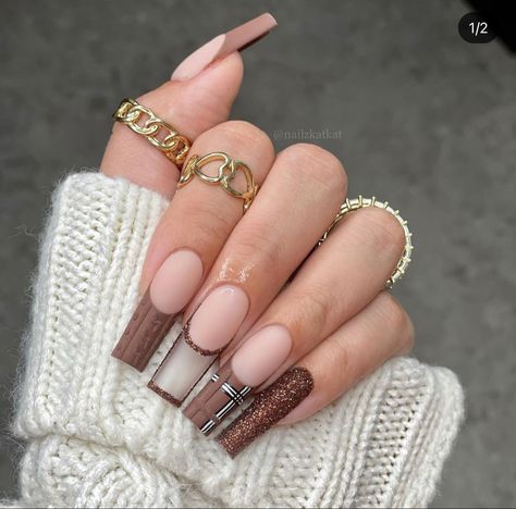 Square Nail Designs Fall 2024, Tan Winter Nails, Elegant October Nails, Brown Acrylic Nails Short, Brown And Blue Nails, Sweater Nails Fall, Fall Stiletto Nails Design, Fall Coffin Nail Ideas, Flannel Nails