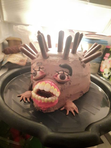 Funny Hedgehog Cake, Hedgehog Cake Fail, Ugly Hedgehog Cake, Ugly Birthday Cakes, Chaotic Cakes, Silly Cakes, Weird Cakes, Creepy Cakes, Goofy Cake