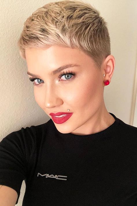 Trendy Blonde Hair Colors And Over 35 Style Ideas To Try In 2020 ★ Short Blonde Pixie, Short Hair Pixie Cuts, Super Short Hair, Very Short Hair, Short Hair Color, Short Pixie Cut, Short Pixie Haircuts, Short Blonde, Short Blonde Hair