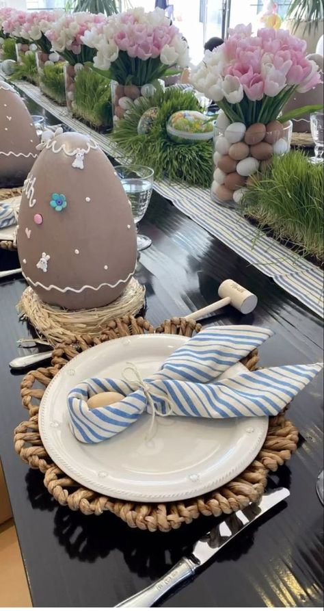 Easter Event Ideas, Neutral Holiday Decor, Valentines Party Decor, Easter Entertaining, April Flowers, Easter Event, Easter Decorating, Birthday Ideas For Her, Hippity Hoppity