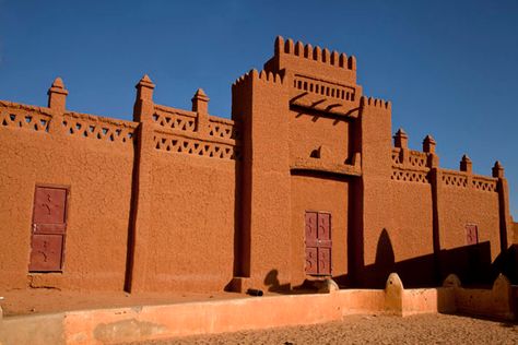 African Castle, African Castles, Sahelian Architecture, Black Architecture, African Architecture, African American Artwork, Brutalist Buildings, Mud House, Religious Architecture