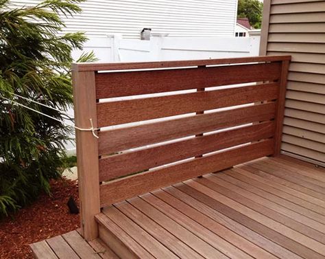 Unique Deck Railing, Unique Deck Railing Ideas, Horizontal Deck Railing, Cottage Deck, Deck Railing Diy, Deck Handrail, Wood Deck Railing, Metal Deck Railing, Deck Railing Ideas