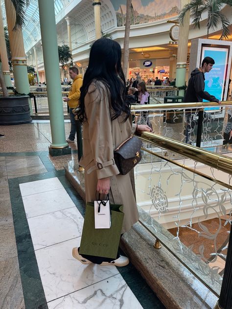 Lv Loop Hobo Bag Outfit, Lv Metis Pochette Outfit, Veja Aesthetic, Louis Vuitton Pochette Metis Outfit, Pochette Metis Outfit, Lv Bag Outfit, Louis Vuitton Handbags Outfits, Hobo Bag Outfit, Lv Metis